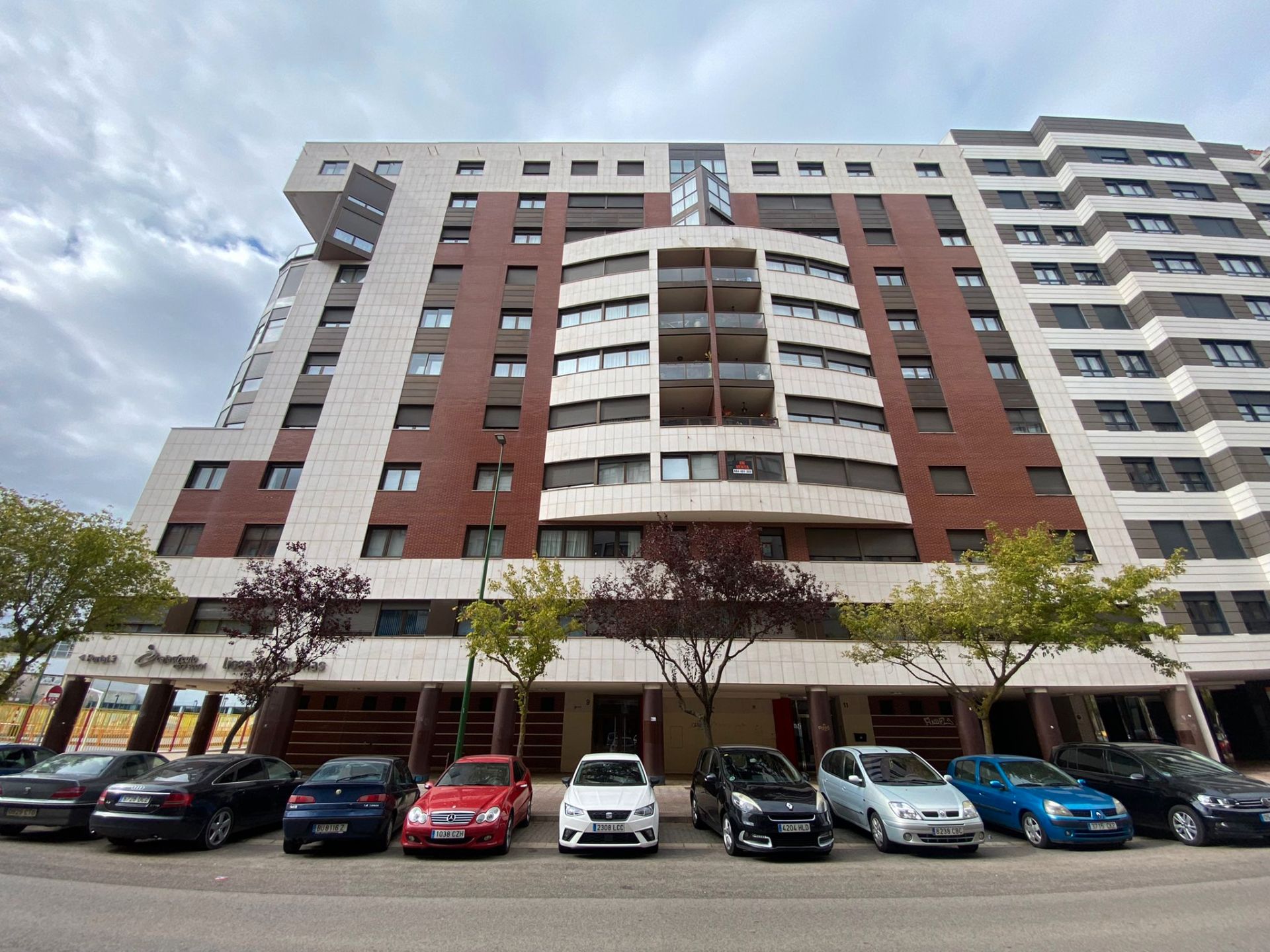 Vista exterior de Piso en venta en Burgos Capital con Calefacción, Parquet y Terraza