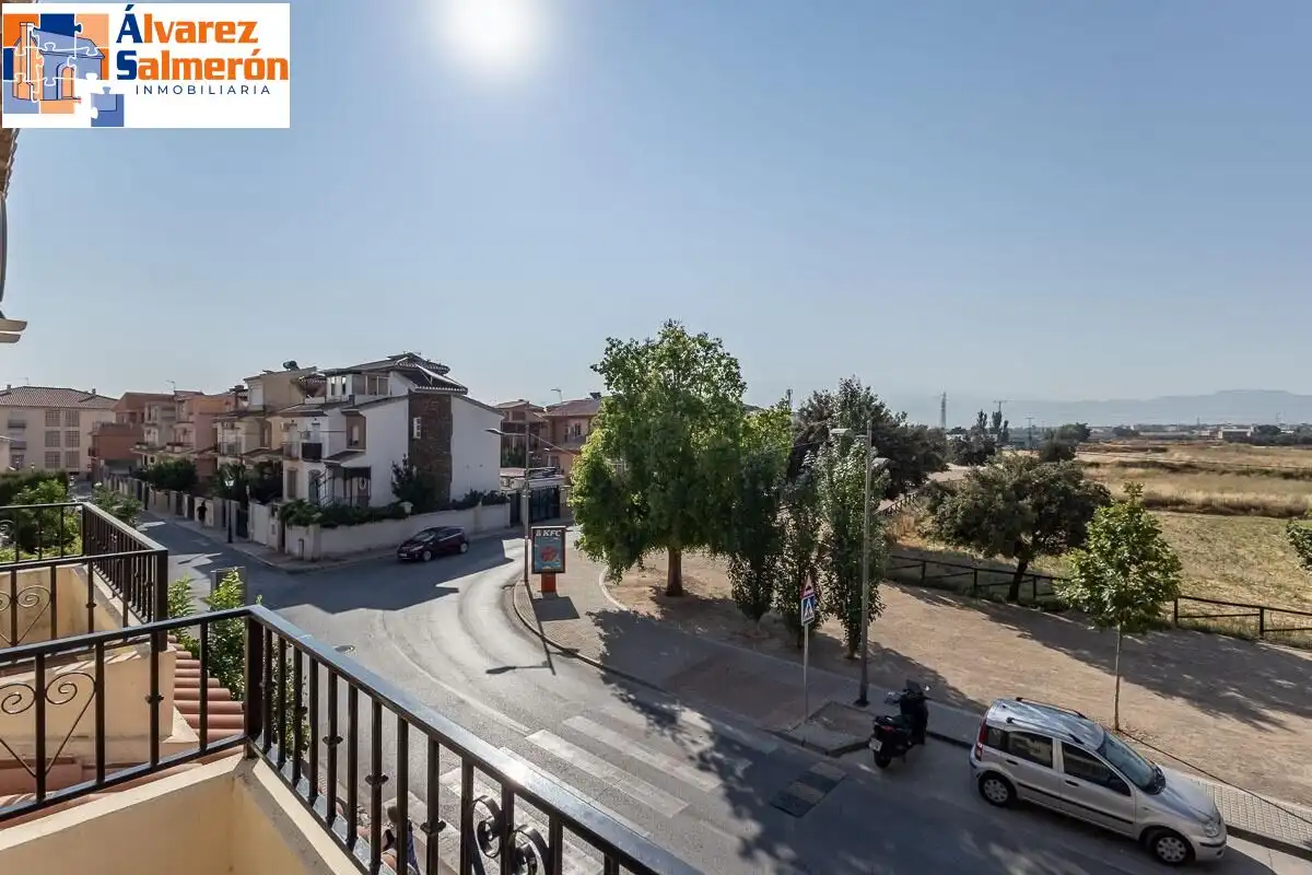 Casa pareada con piscina en venta en Calle CARLOS CANO (HI), imagen 26