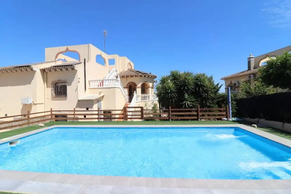 Casa con piscina in vendita a Algorfa