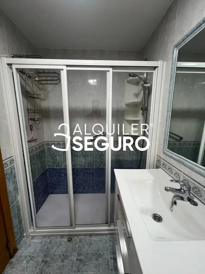 Bany de Pis de lloguer en Madrid amb Aire condicionat i Calefacció