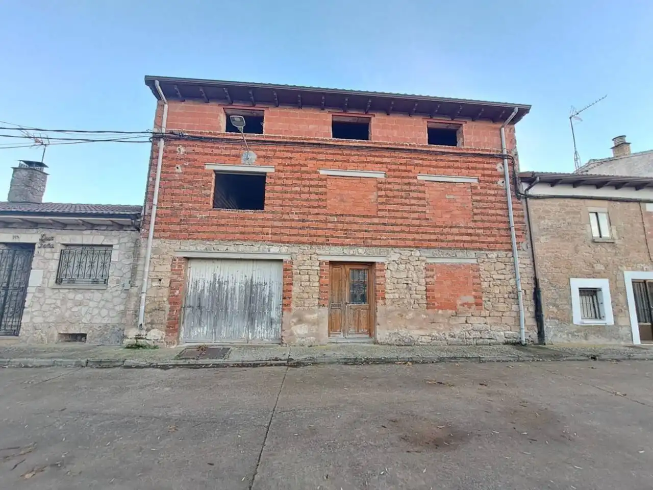 Vista exterior de Casa adosada en venta en Quintanilla Vivar con Jardín privado