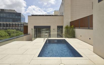 Schwimmbecken von Wohnung miete in L'Hospitalet de Llobregat mit Klimaanlage, Terrasse und Schwimmbad