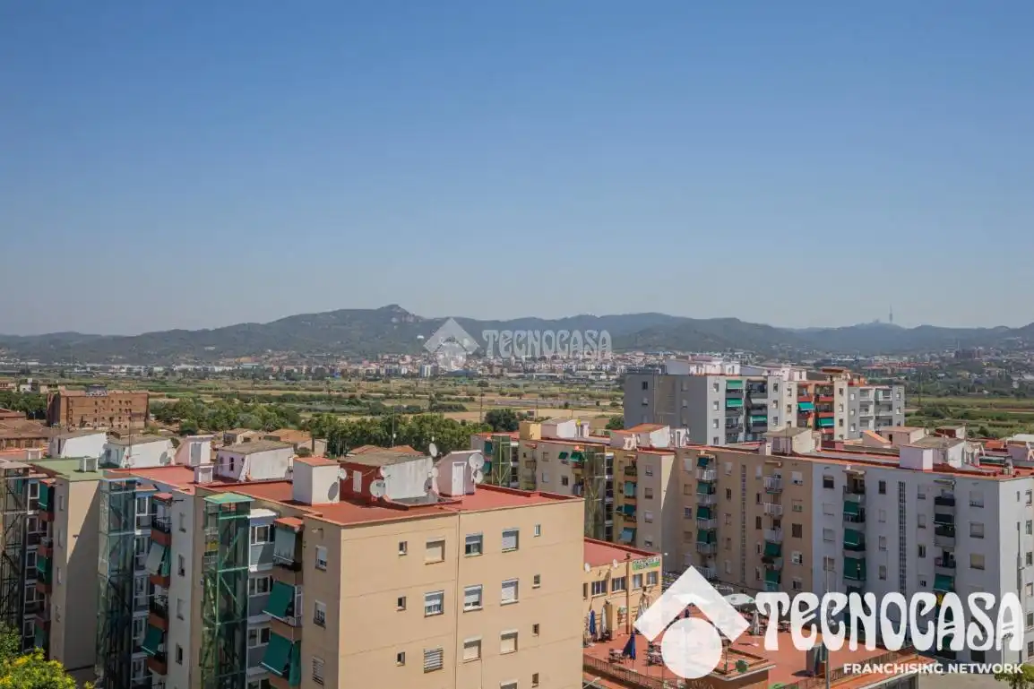 Vista exterior de Piso en venta en Sant Boi de Llobregat con Balcón