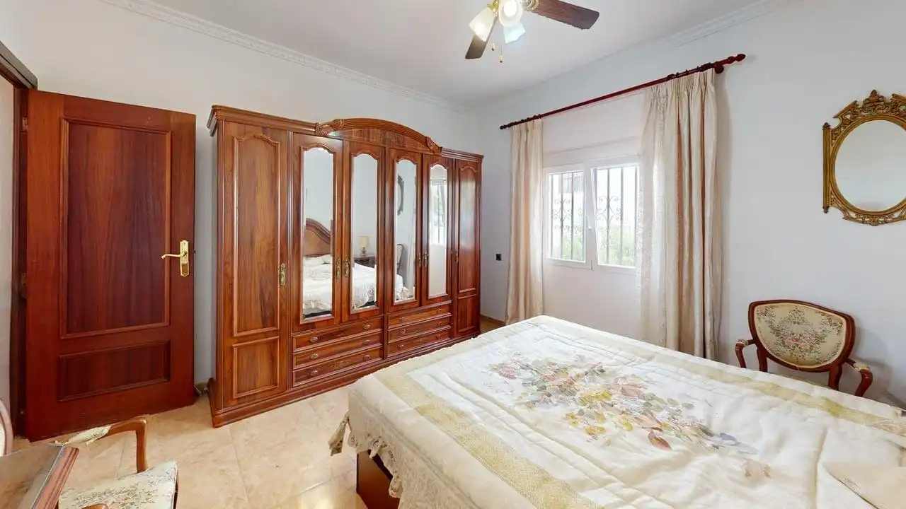Dormitori de Casa o xalet en venda en L'Alfàs del Pi amb Jardí privat, Terrassa i Traster