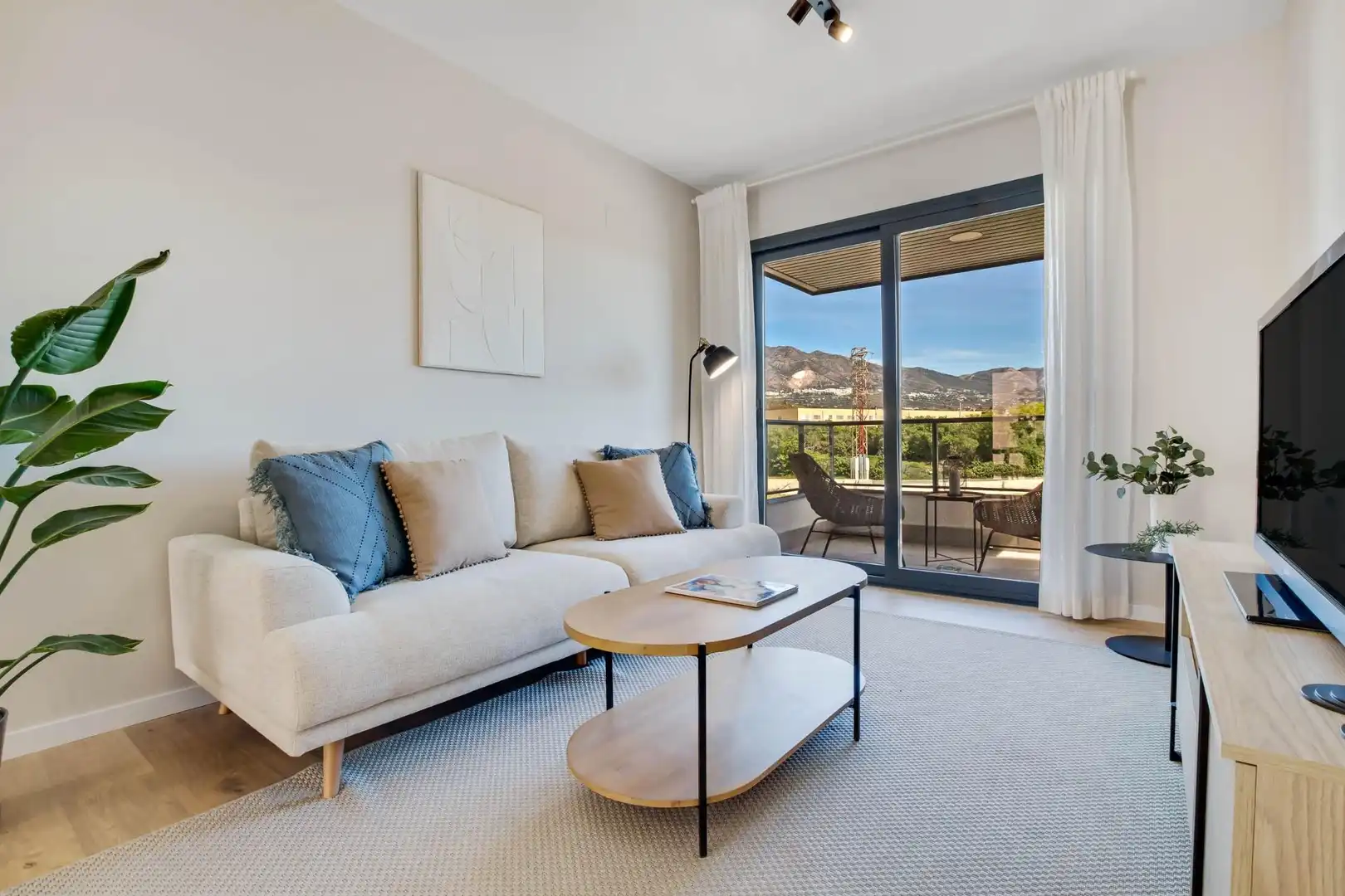 Sala d'estar de Apartament en venda en Mijas amb Aire condicionat, Terrassa i Traster