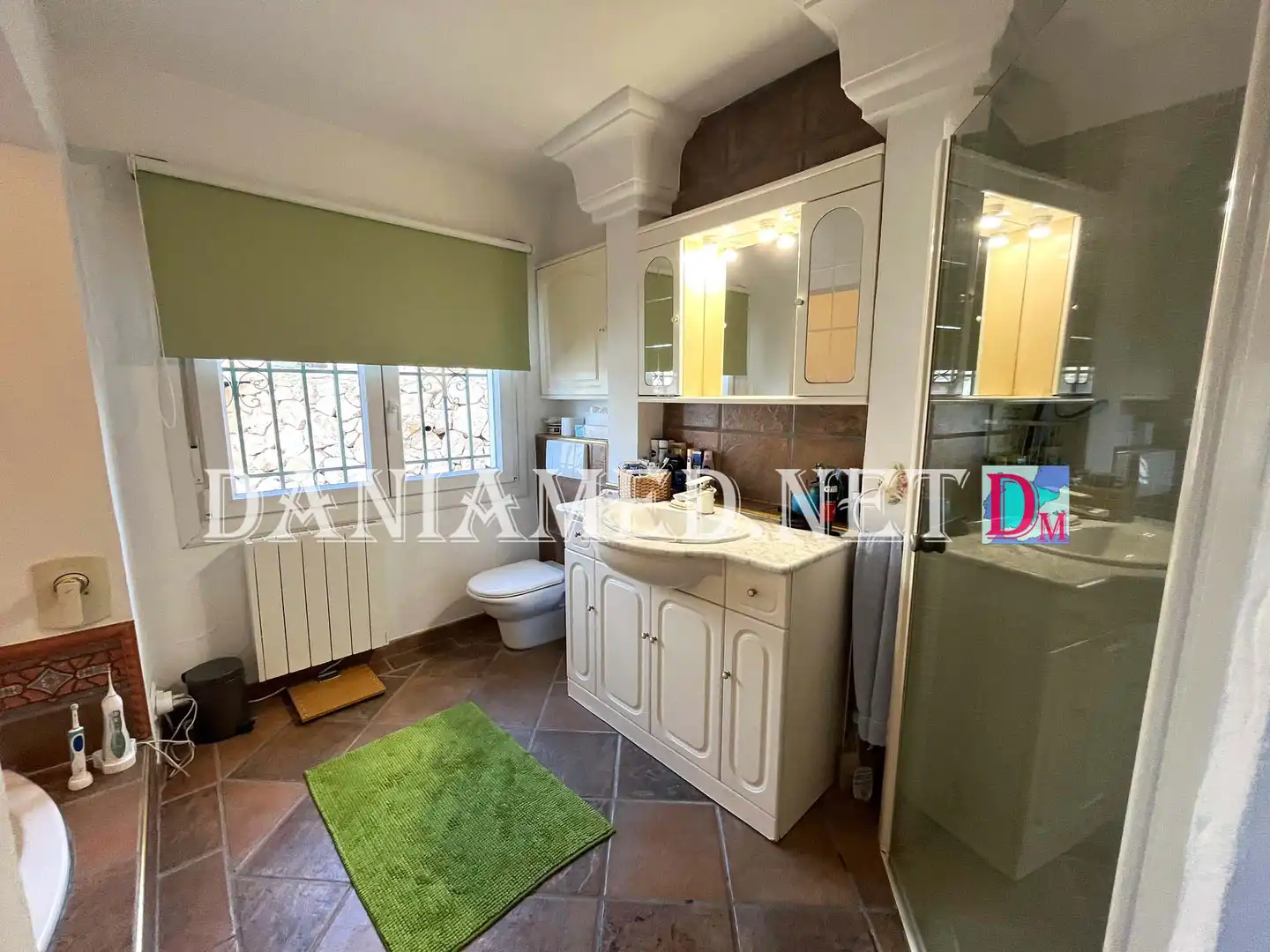 Badezimmer von Haus oder Chalet zum Verkauf in Pego mit Klimaanlage, Heizung und Privatgarten