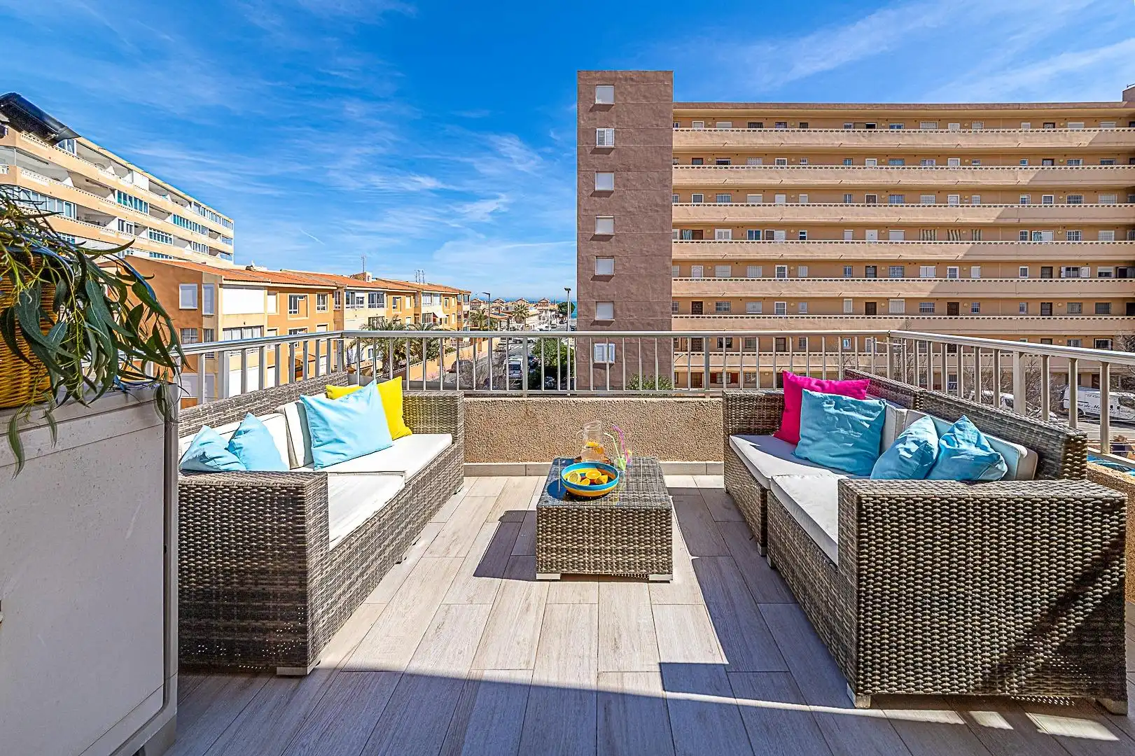 Terrasse von Wohnungen zur Miete in Torrevieja mit Klimaanlage, Terrasse und Möbliert