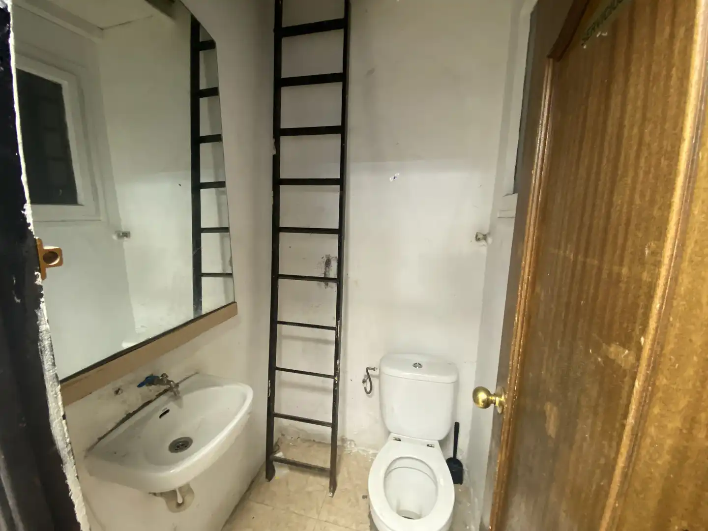 Baño de Local de alquiler en Barcelona con Parquet