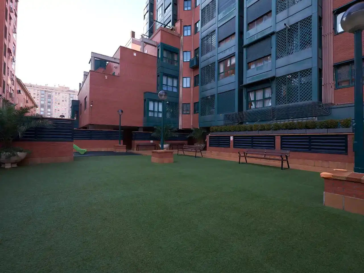 Terrassa de Estudi en venda en Madrid amb Aire condicionat, Jardí privat i Parquet