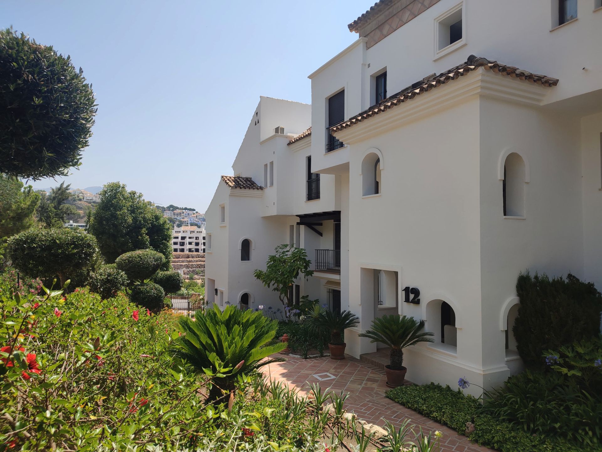 Exterior view of Flat for sale in Benahavís  with Air Conditioner, Heating and Terrace