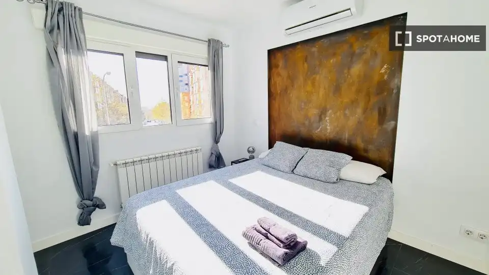 Bedroom of Flat for rent in Madrid  with Air Conditioner, Heating and Furnished