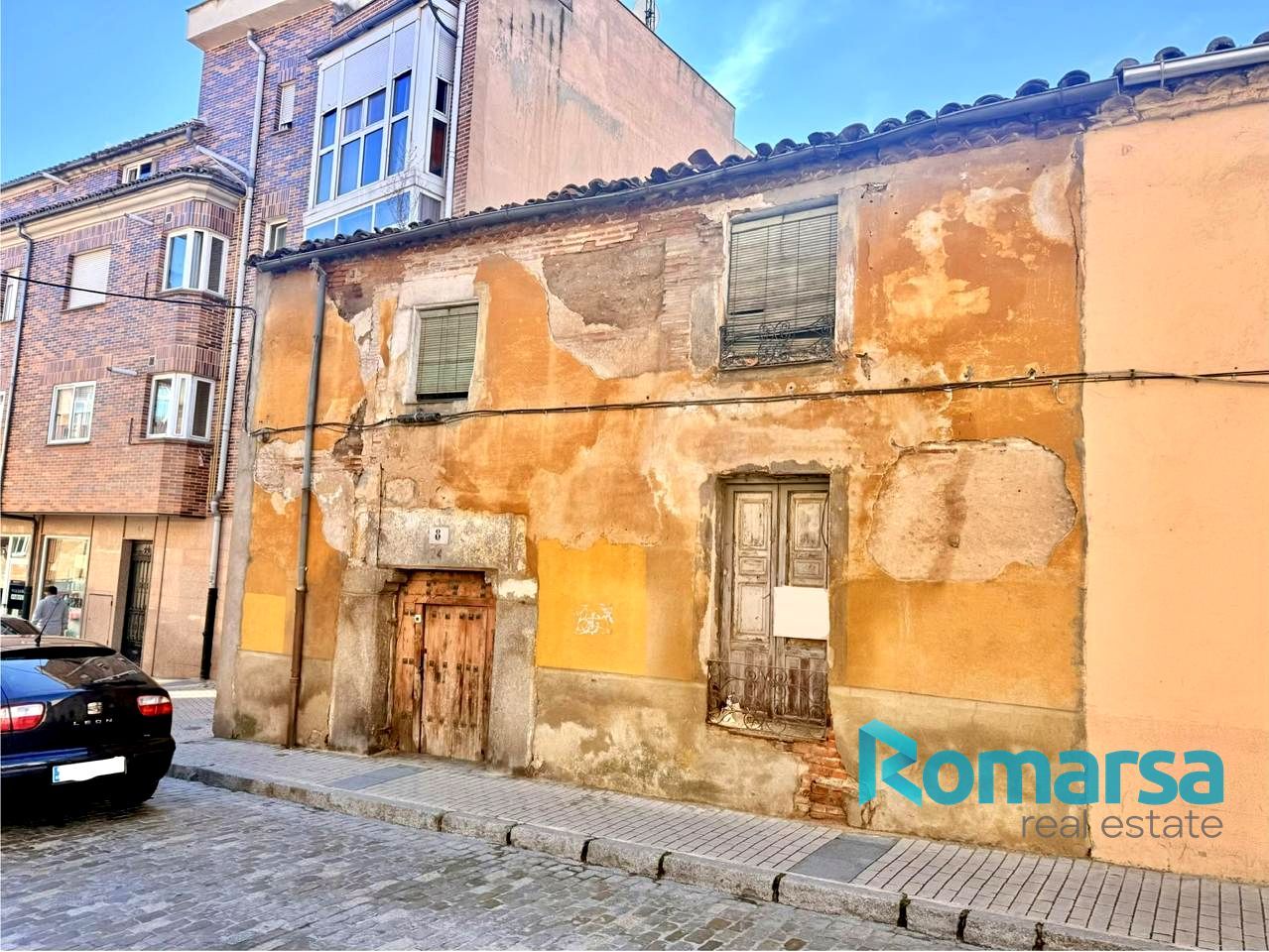 Vista exterior de Casa adosada en venda en Ávila Capital amb Jardí privat