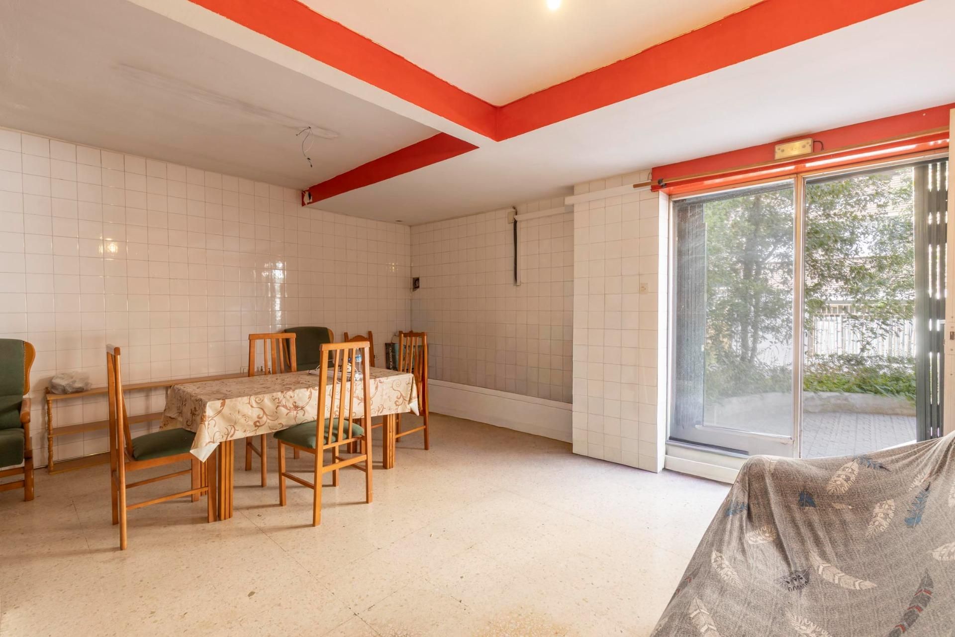 Premises for sale in  Granada Capital