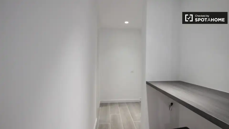 Room in Sant Pere, Sta. Caterina i la Ribera