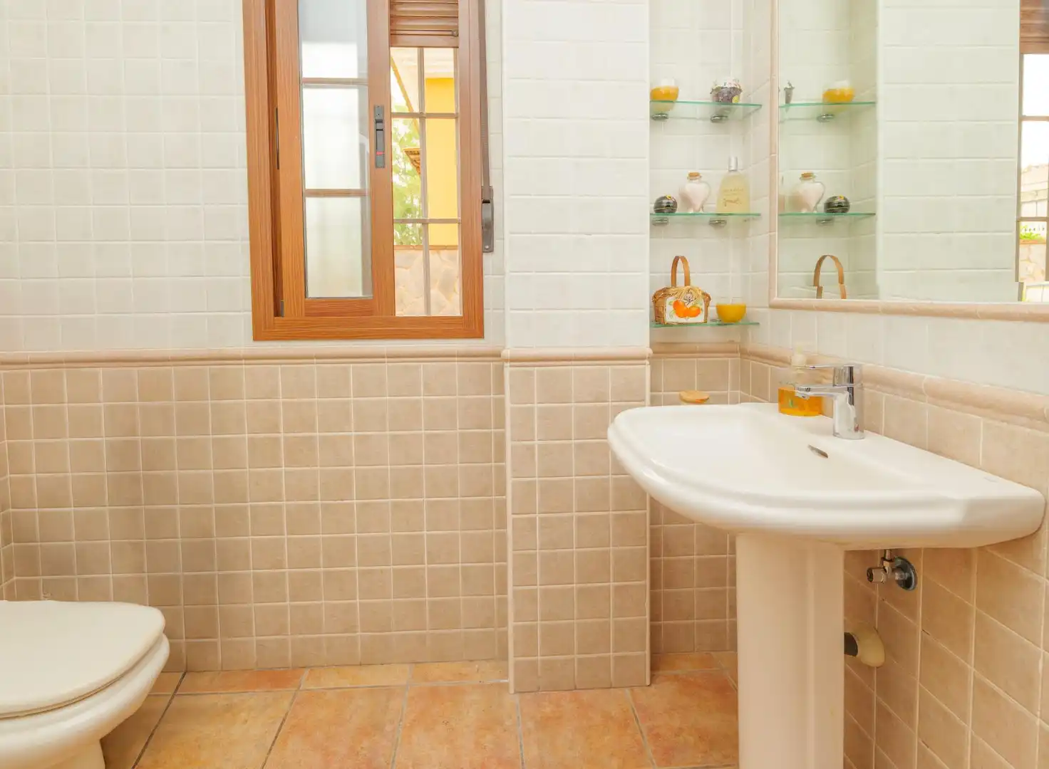 Bathroom of Houses for sale in Málaga  with Air Conditioner, Private garden and Swimming Pool