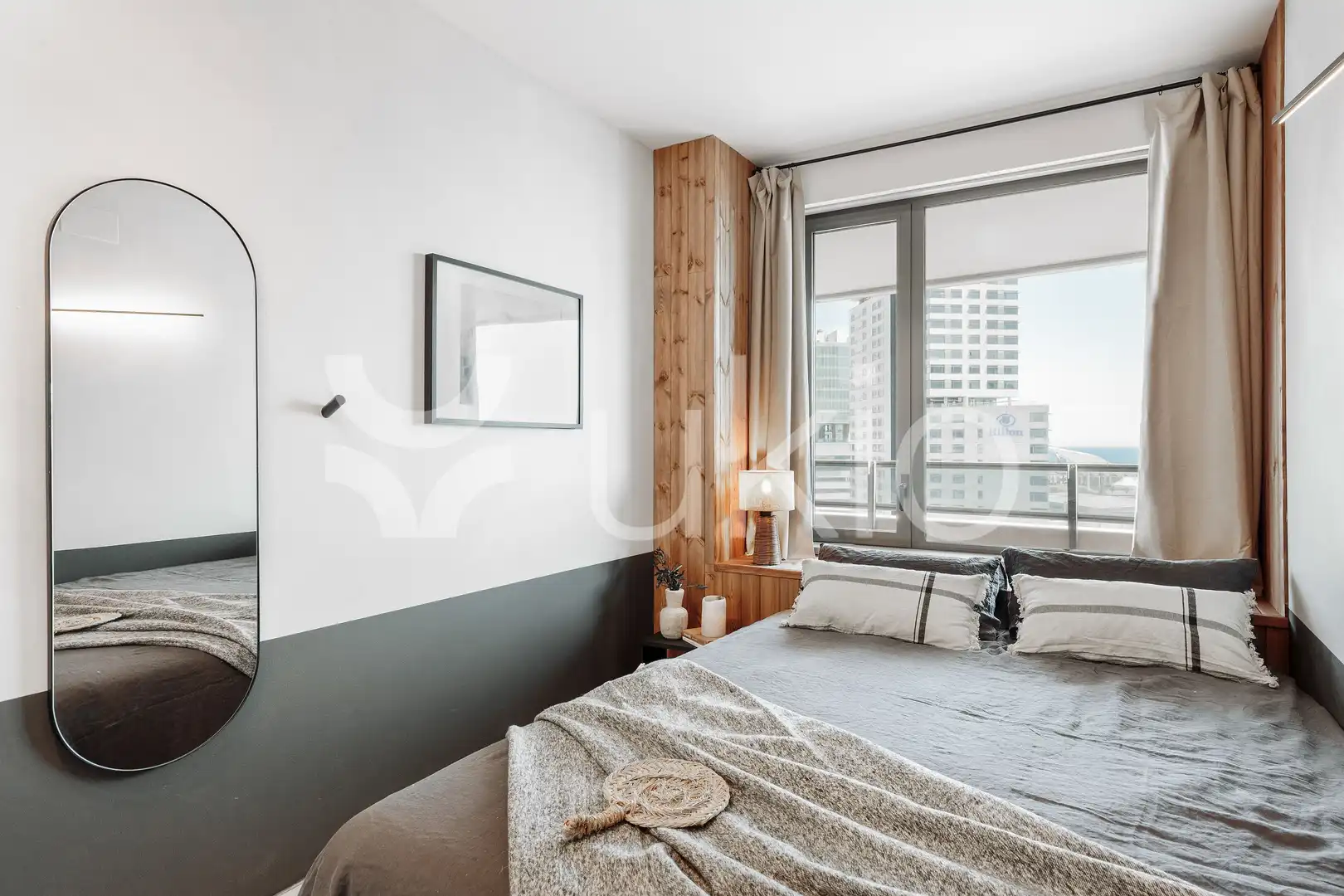 Dormitori de Apartament de lloguer en Barcelona amb Aire condicionat, Calefacció i Terrassa