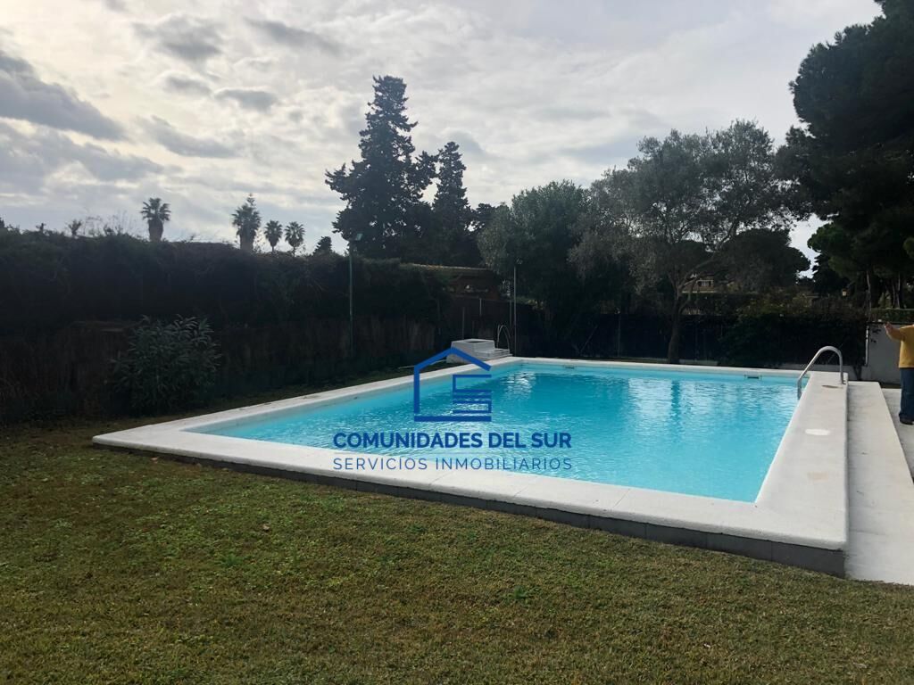 Piscina de Casa o xalet de lloguer en El Puerto de Santa María amb Aire condicionat, Jardí privat i Piscina