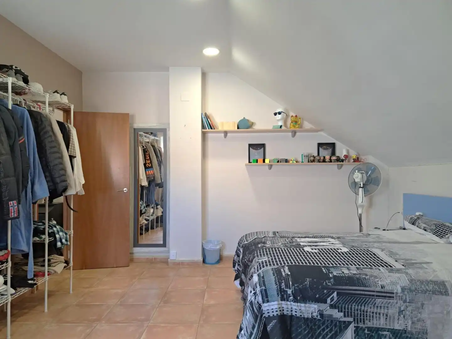 Bedroom of Attic for sale in Requena  with Air Conditioner, Heating and Terrace