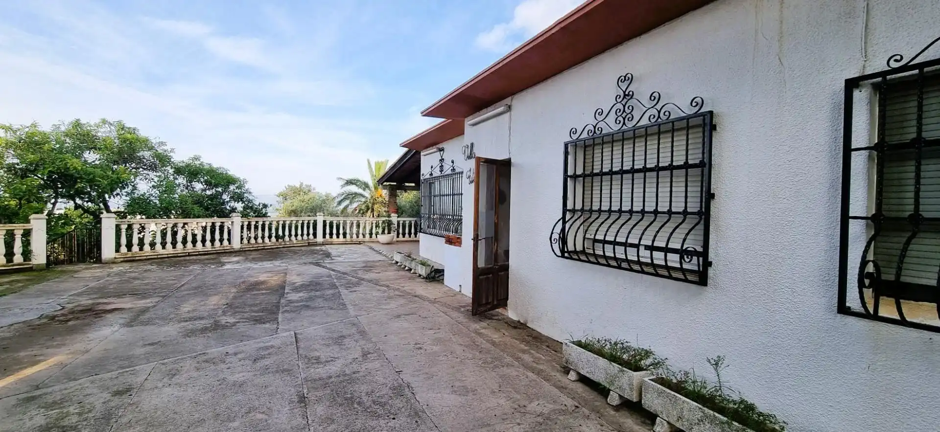 Exterior view of Houses for sale in Alzira  with Air Conditioner, Private garden and Terrace