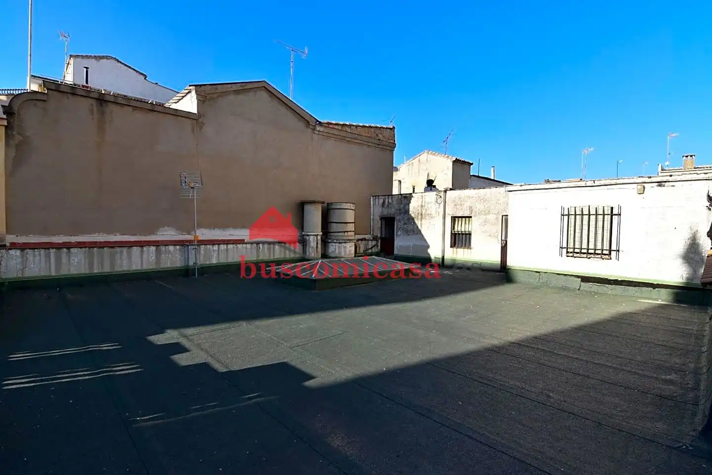 Vista exterior de Edificio en venta en Linares