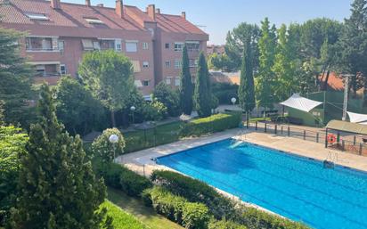 Piscina de Pis en venda en Boadilla del Monte amb Aire condicionat i Terrassa