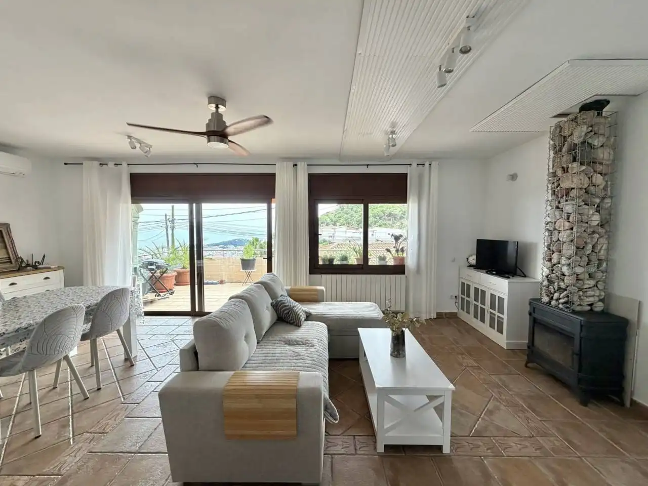 Sala d'estar de Casa o xalet en venda en Lloret de Mar amb Aire condicionat, Calefacció i Jardí privat
