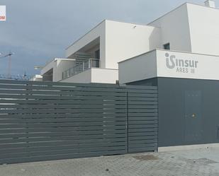 Vista exterior de Casa adosada de lloguer en Lebrija amb Aire condicionat, Calefacció i Jardí privat