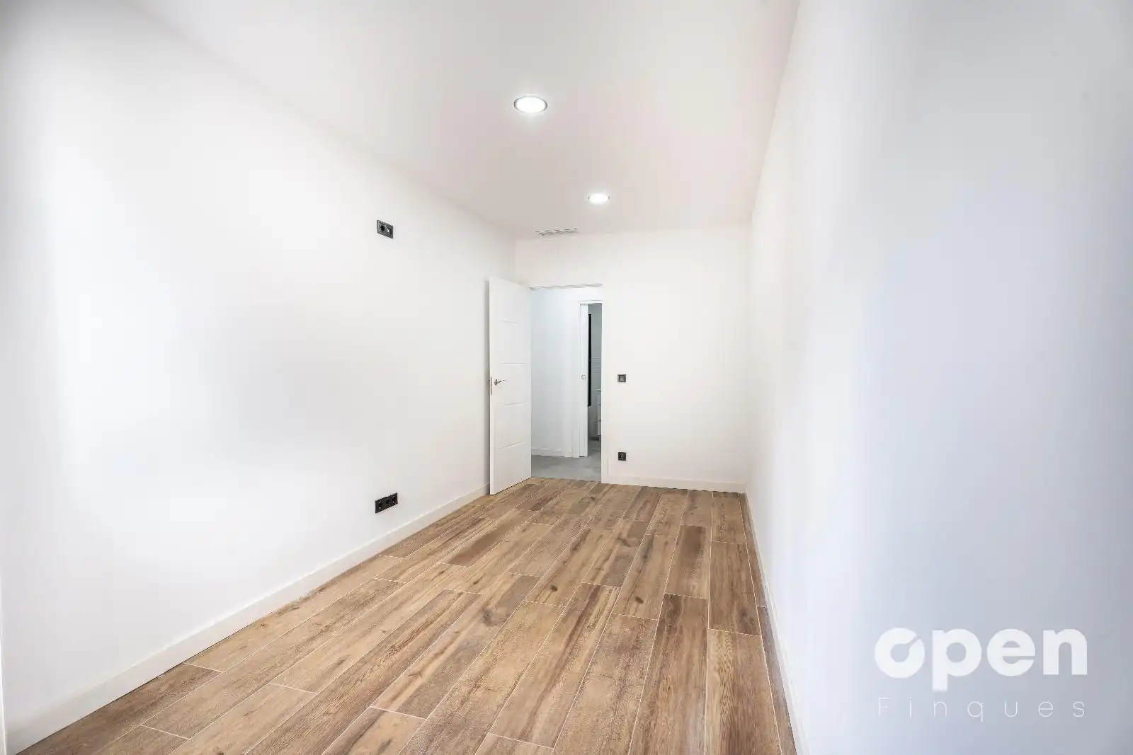 Wohnung zum Verkauf in Terrassa mit Klimaanlage, Heizung und Terrasse