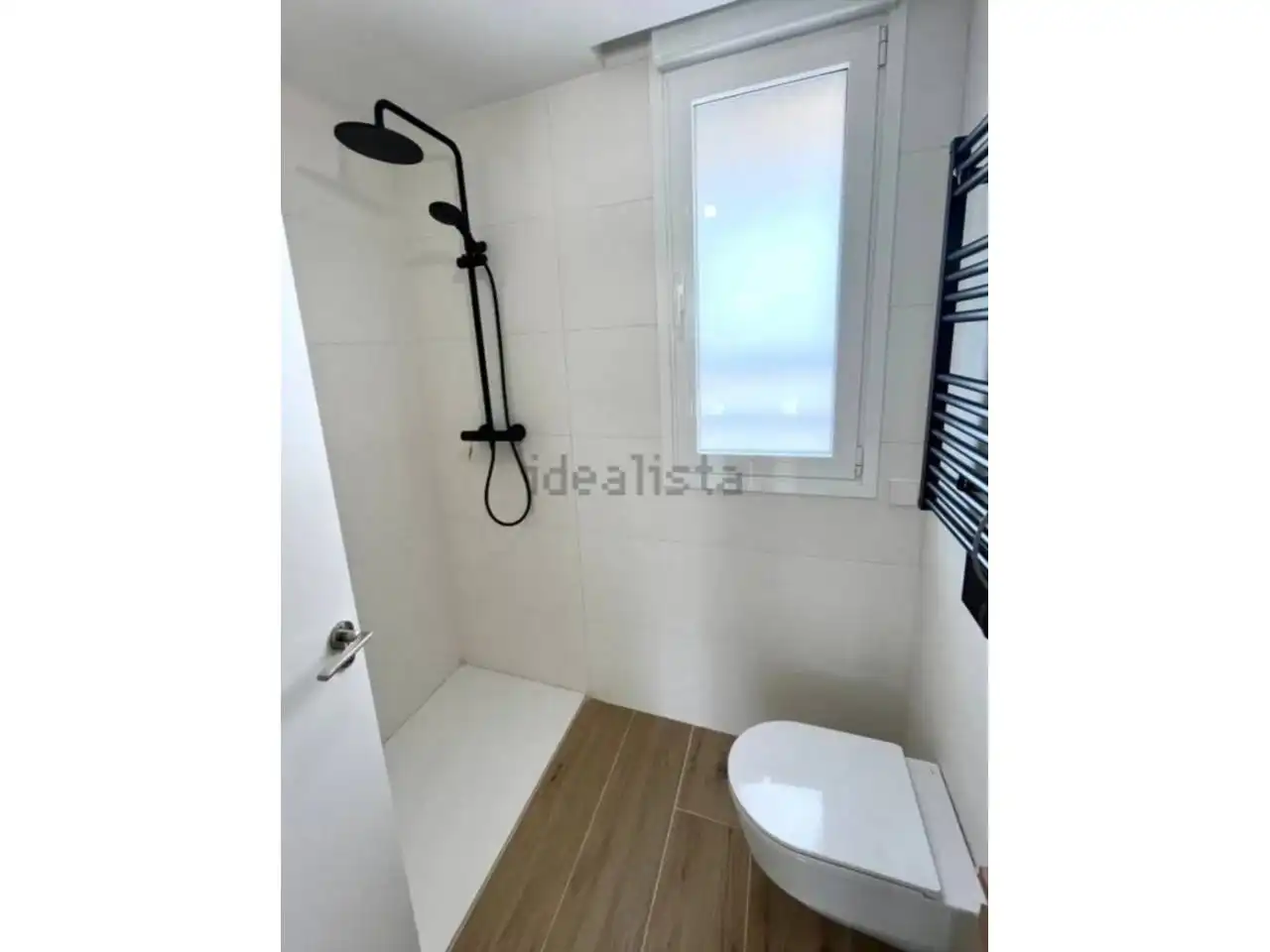 Bany de Casa o xalet en venda en Madrid amb Aire condicionat, Calefacció i Jardí privat