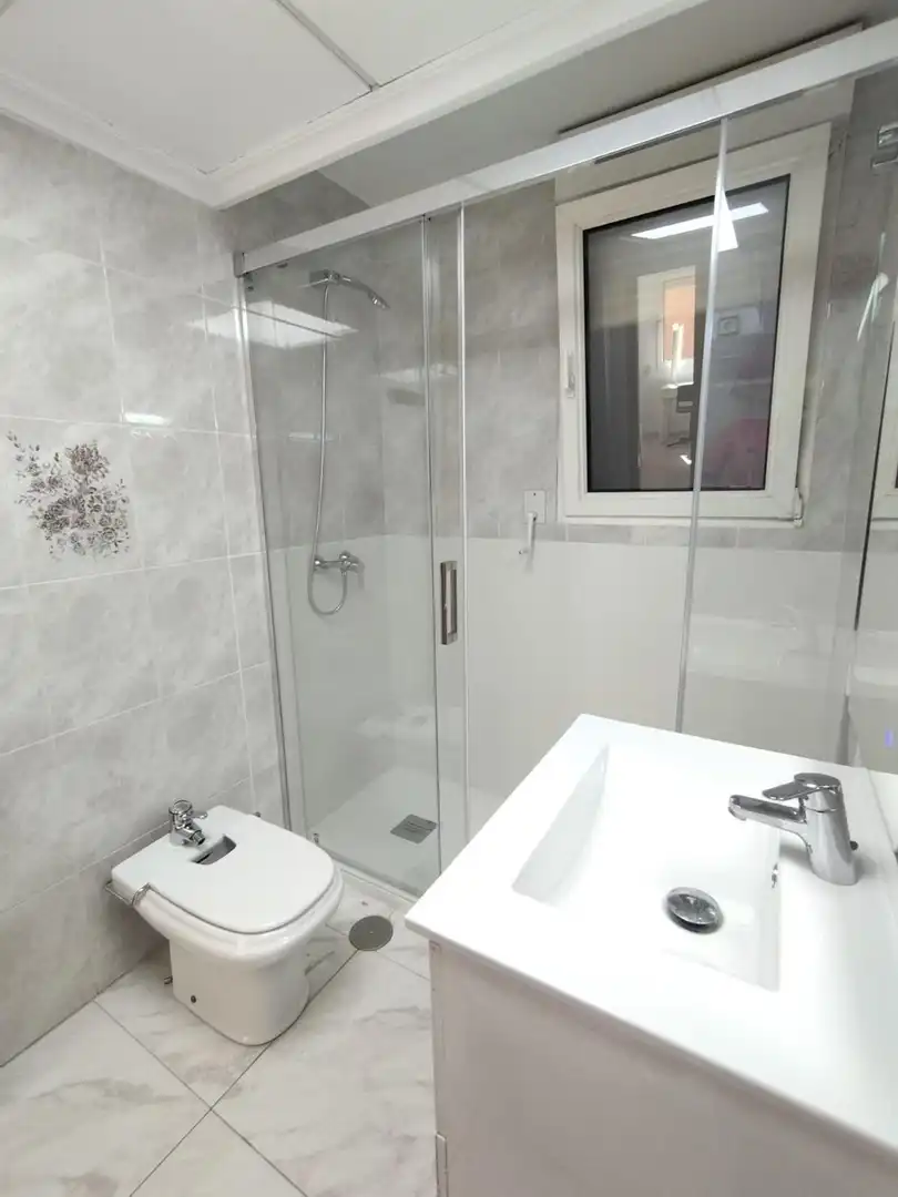 Baño de Piso de alquiler en Murcia con Aire acondicionado, Amueblado y Balcón