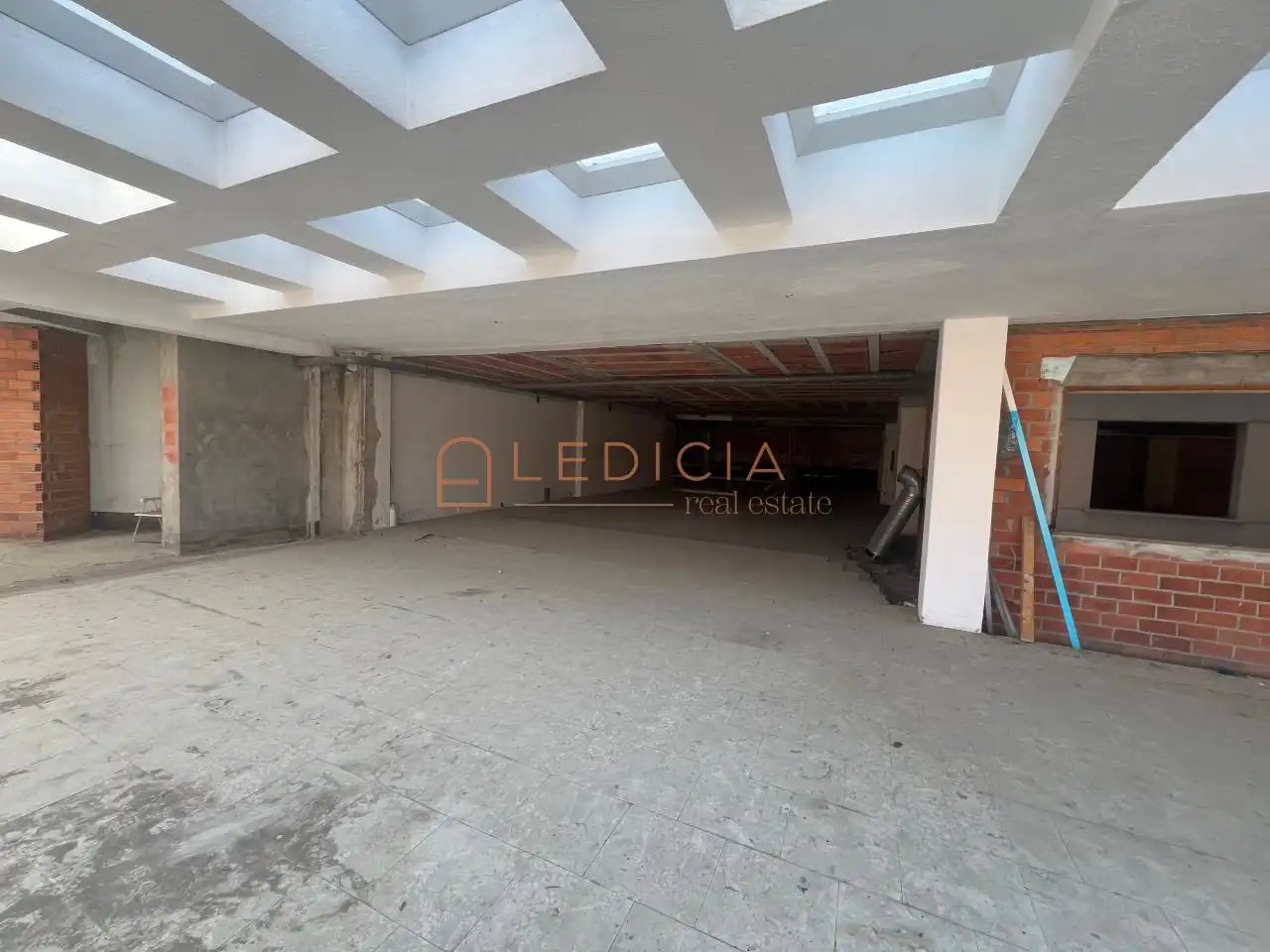 Local comercial de lloguer a Pi y Margall, imagen 4