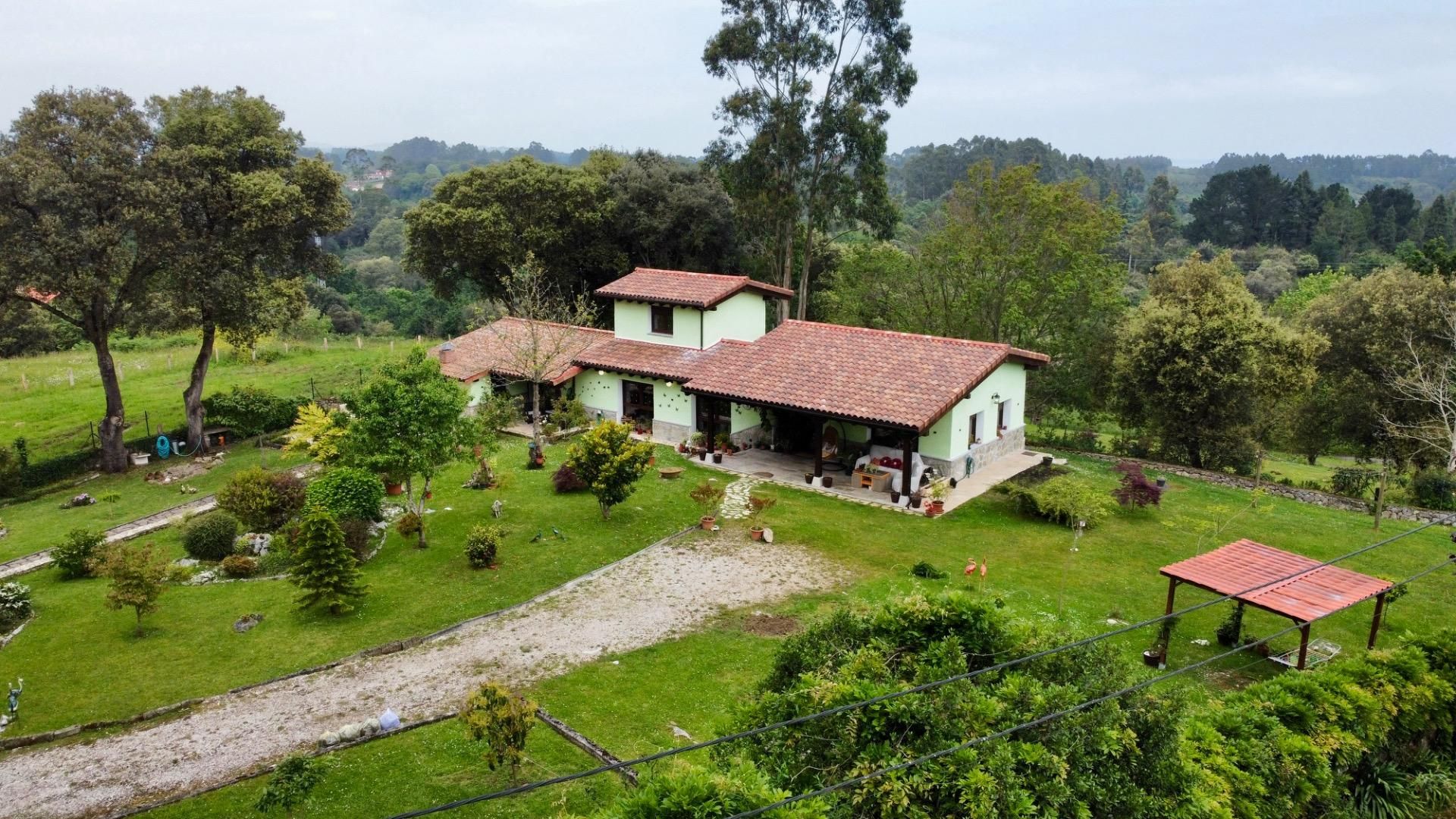 Exterior view of House or chalet for sale in Llanes  with Heating, Private garden and Alarm