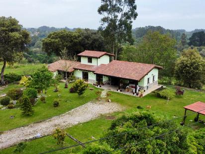 Vista exterior de Casa o xalet en venda en Llanes amb Calefacció, Jardí privat i Alarma