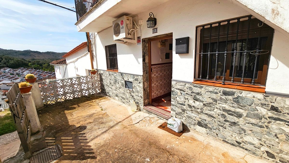 Vista exterior de Casa o xalet en venda en Galaroza amb Terrassa