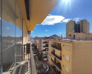 Vista exterior de Apartament en venda en Fuengirola amb Aire condicionat, Jardí privat i Traster