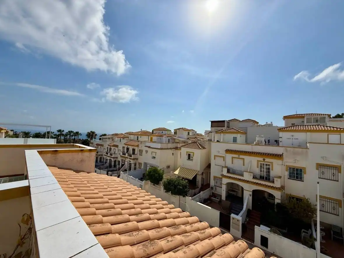 Außenansicht von Wohnungen zum Verkauf in Santa Pola mit Heizung, Terrasse und Schwimmbad
