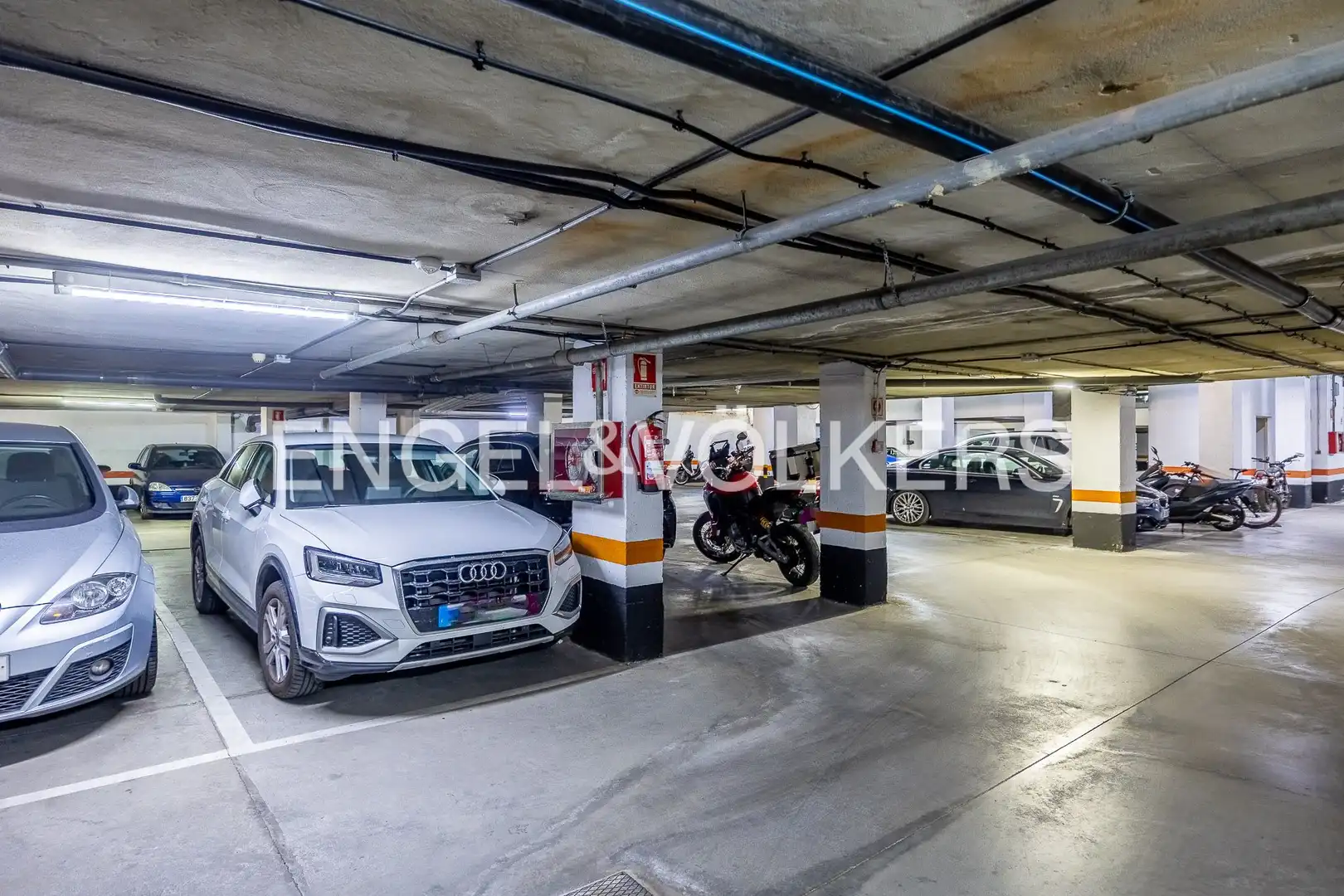 Parking of Houses for sale in Sevilla  with Air Conditioner, Heating and Private garden