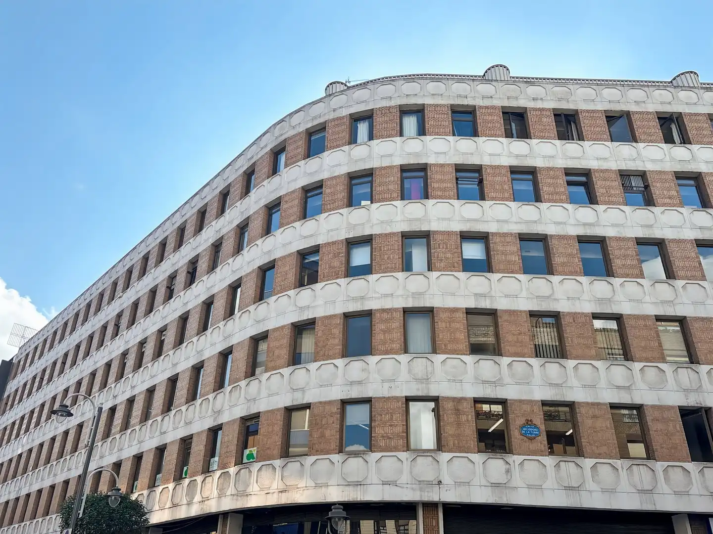 Vista exterior de Oficina de lloguer en Bilbao  amb Aire condicionat, Calefacció i Moblat