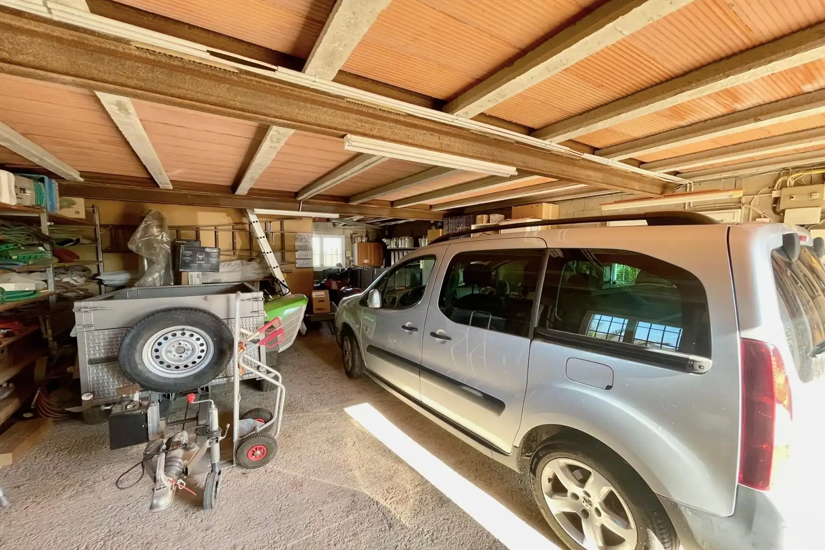 Parking de Casa o chalet en venta en Camarles con Jardín privado, Piscina y Amueblado
