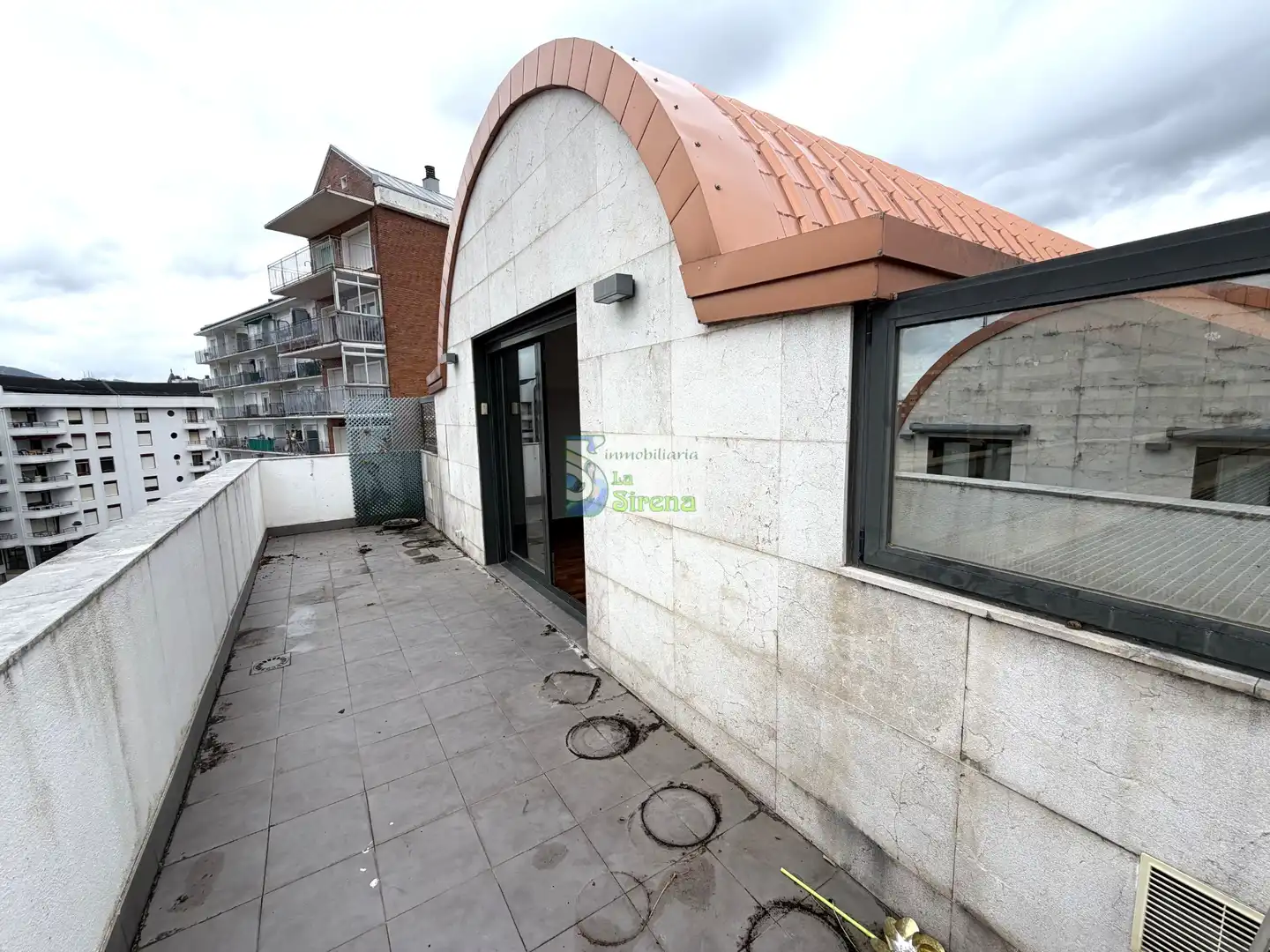 Vista exterior de Piso en venta en Castro-Urdiales con Calefacción, Terraza y Piscina