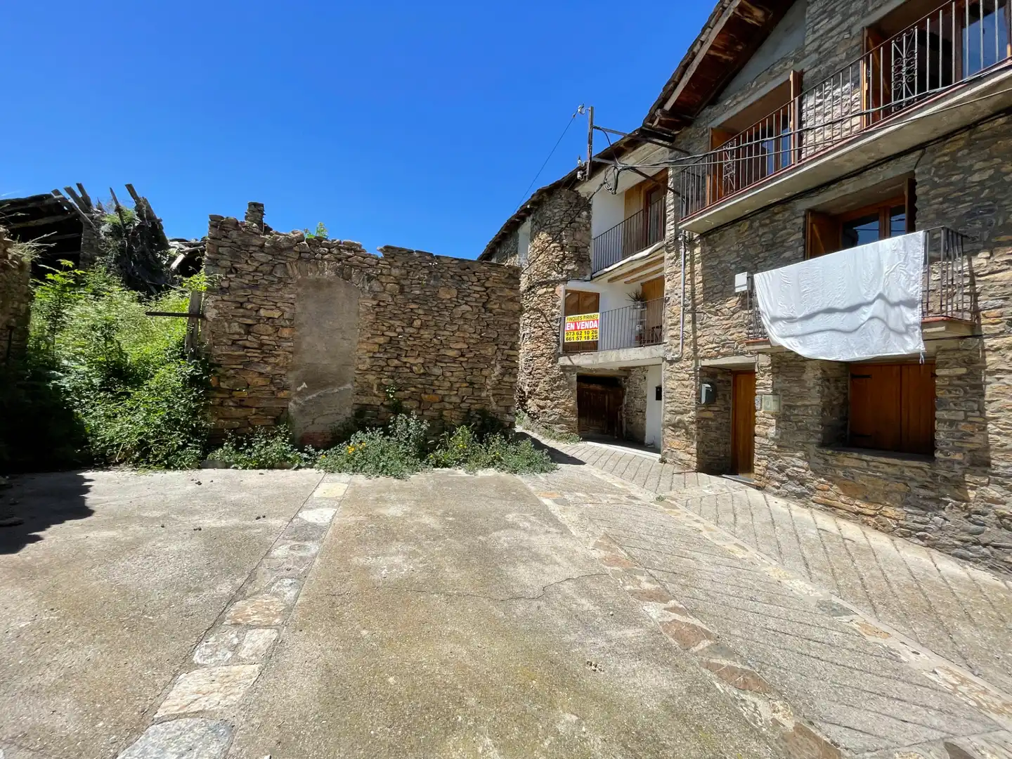 Vista exterior de Casa o chalet en venta en Sort con Calefacción, Parquet y Terraza