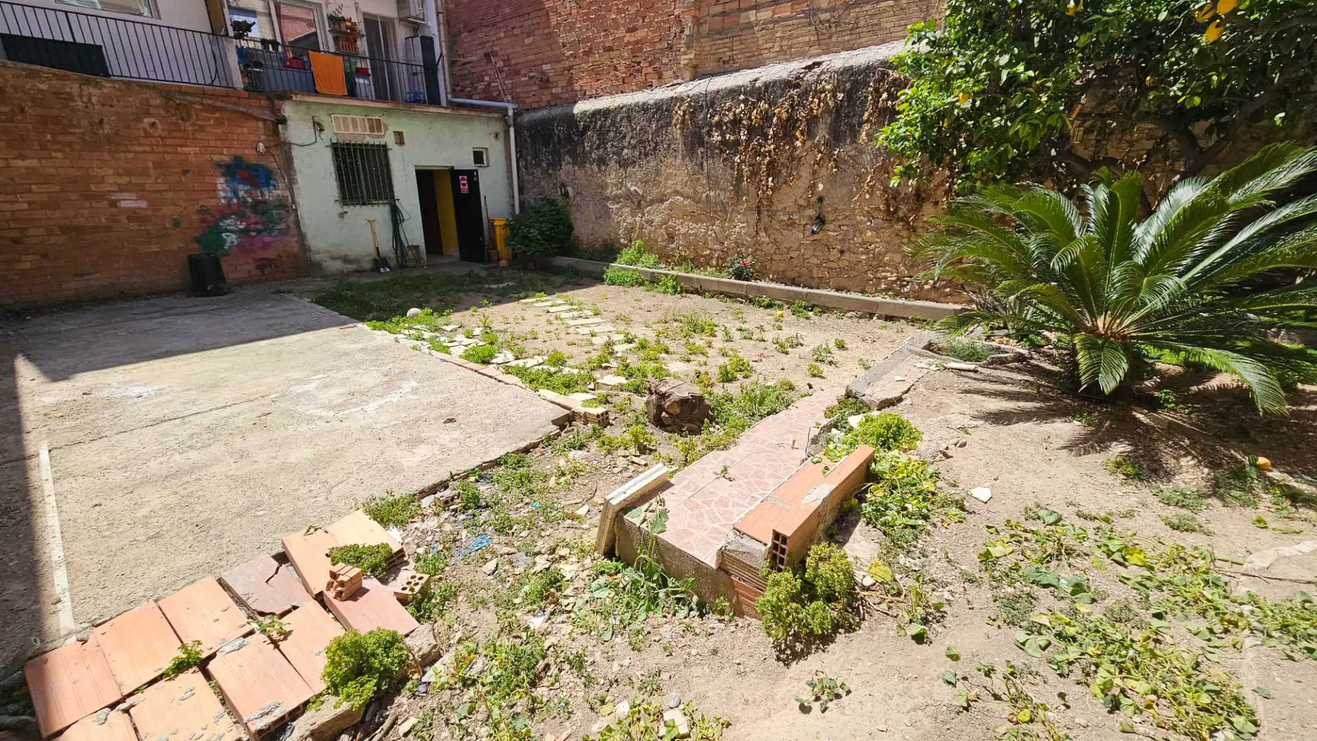 Jardí de Local en venda en Tarragona amb Aire condicionat, Terrassa i Moblat