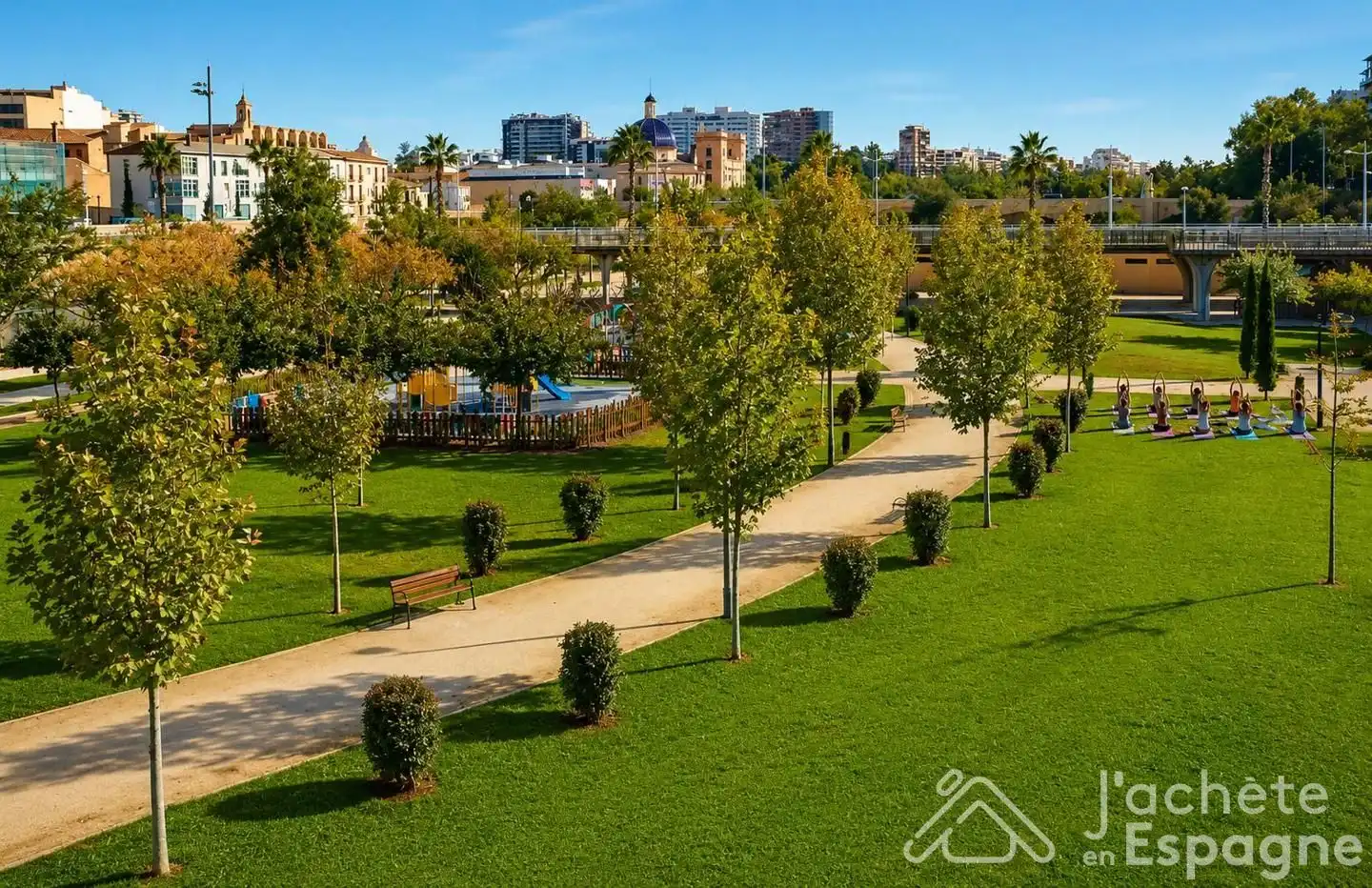 Exterior view of Ground floor for sale in Valencia  with Air Conditioner and Furnished