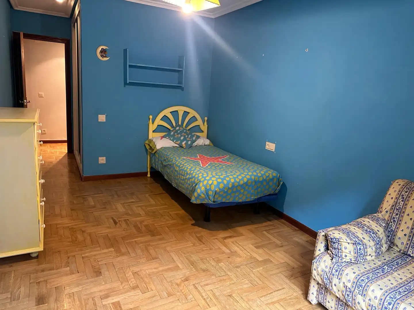 Bedroom of Flat for rent in Avilés  with Heating, Parquet flooring and Storage room