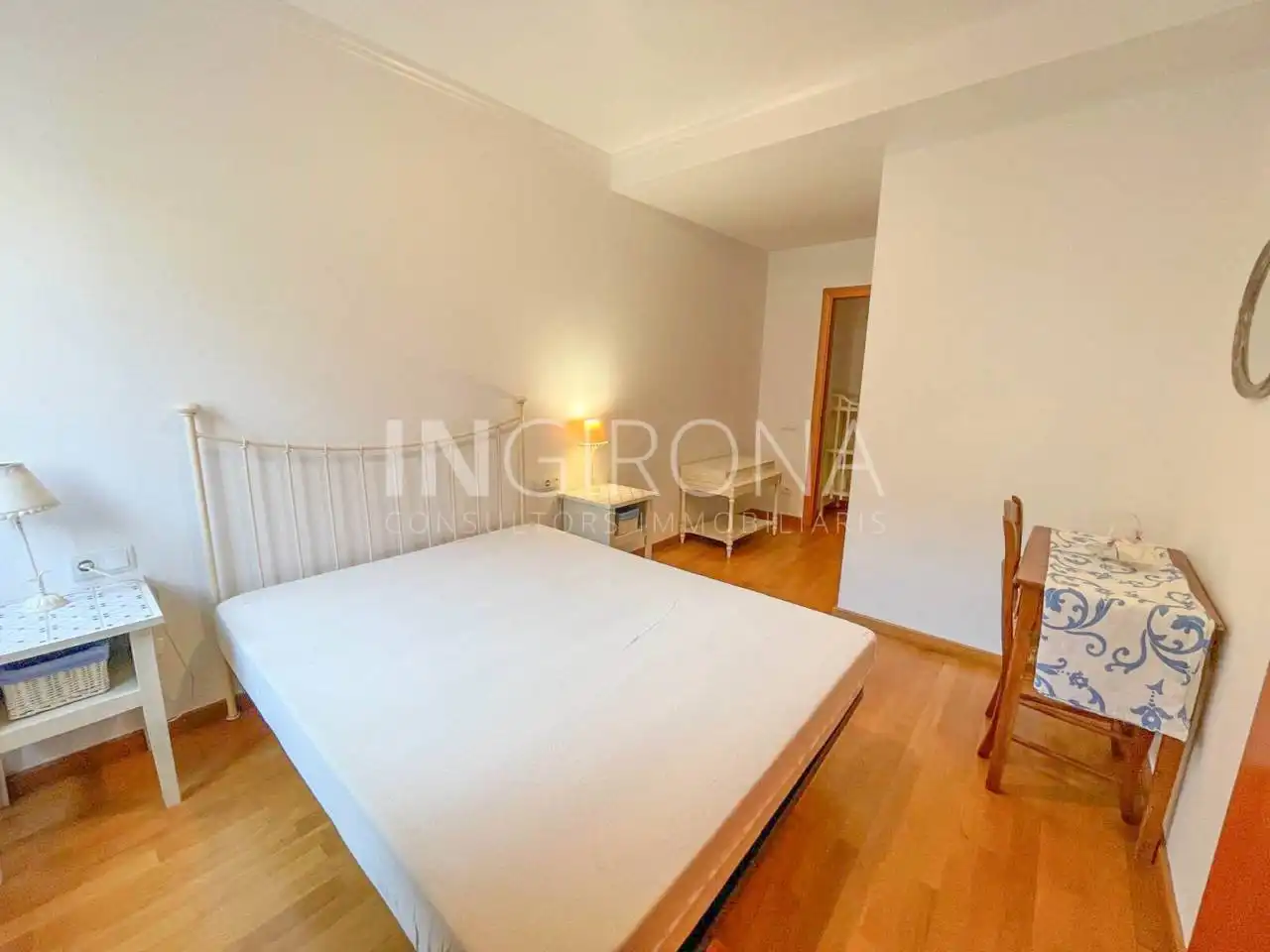 Schlafzimmer von Wohnung zur Miete in Girona mit Heizung und Möbliert
