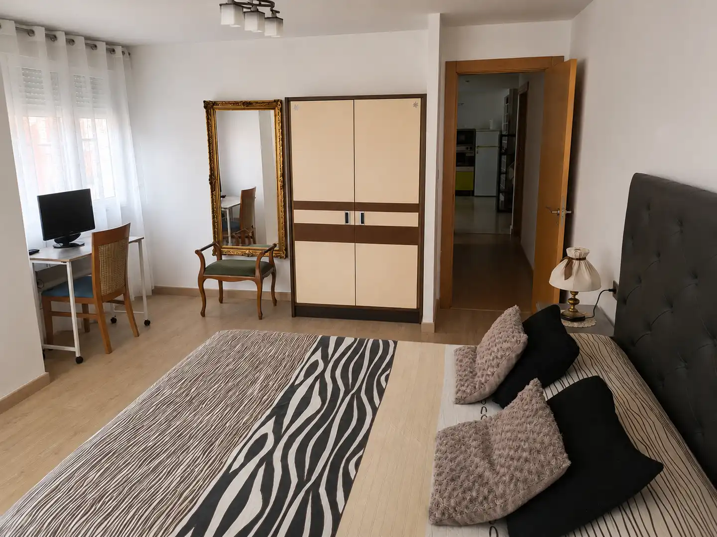 Bedroom of Flat for rent in Gijón   with Heating, Parquet flooring and Storage room