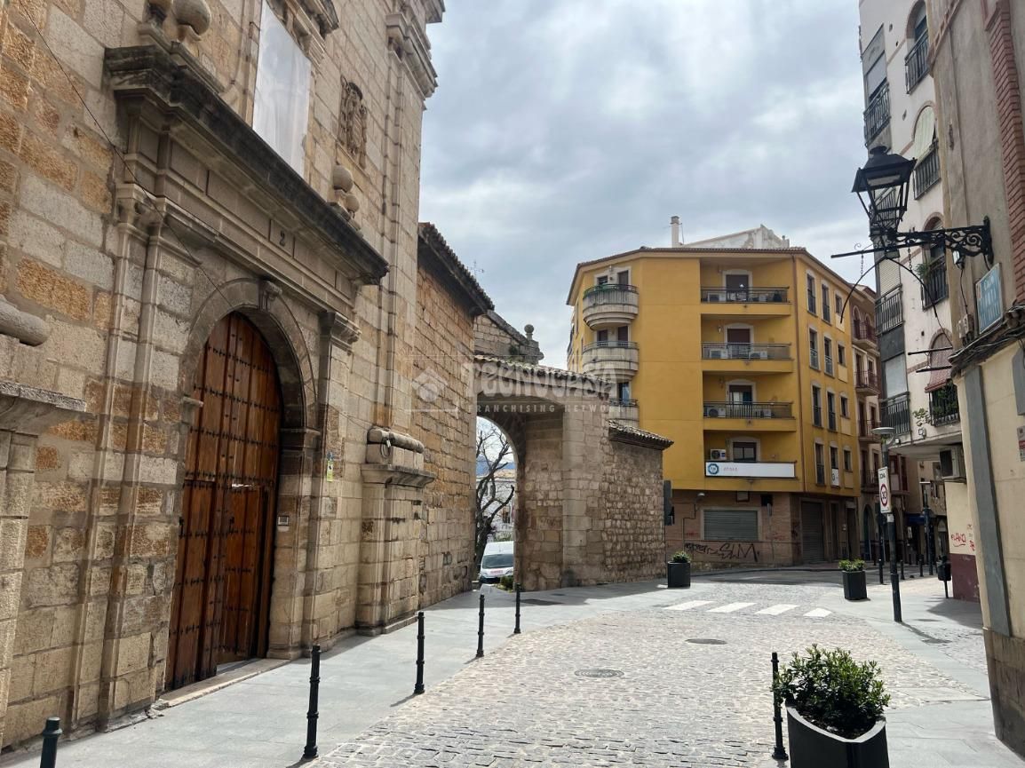 Vista exterior de Casa adosada en venda en  Jaén Capital amb Terrassa i Balcó