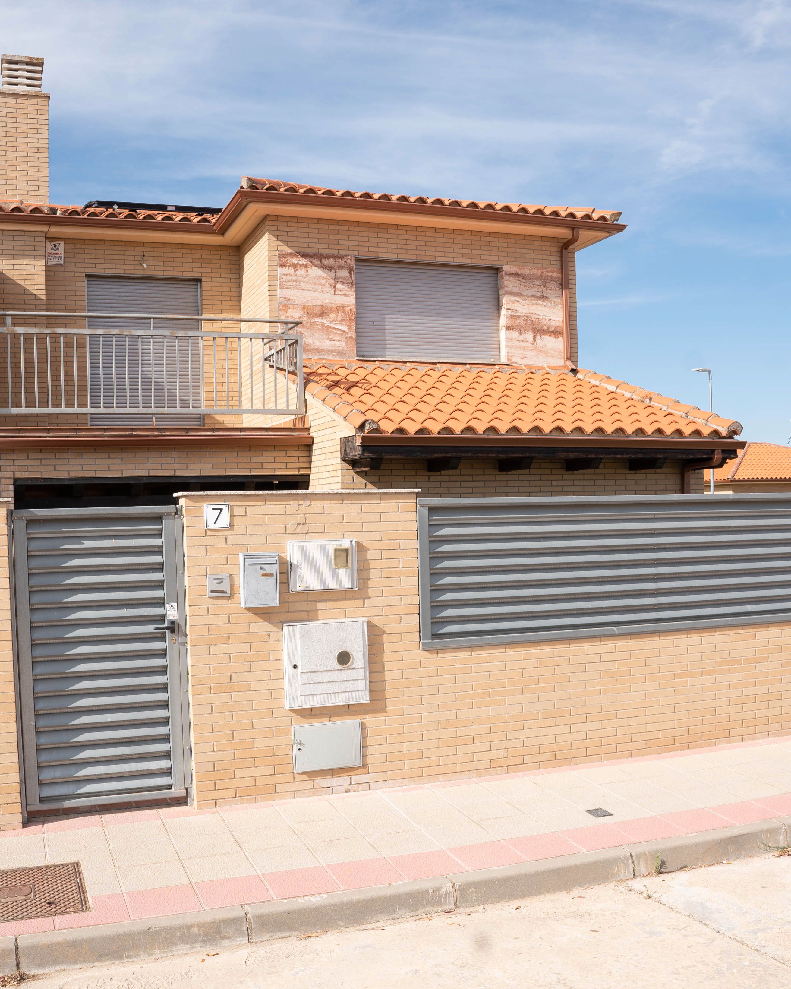 Exterior view of Single-family semi-detached for sale in Valcabado  with Terrace, Oven and Microwave