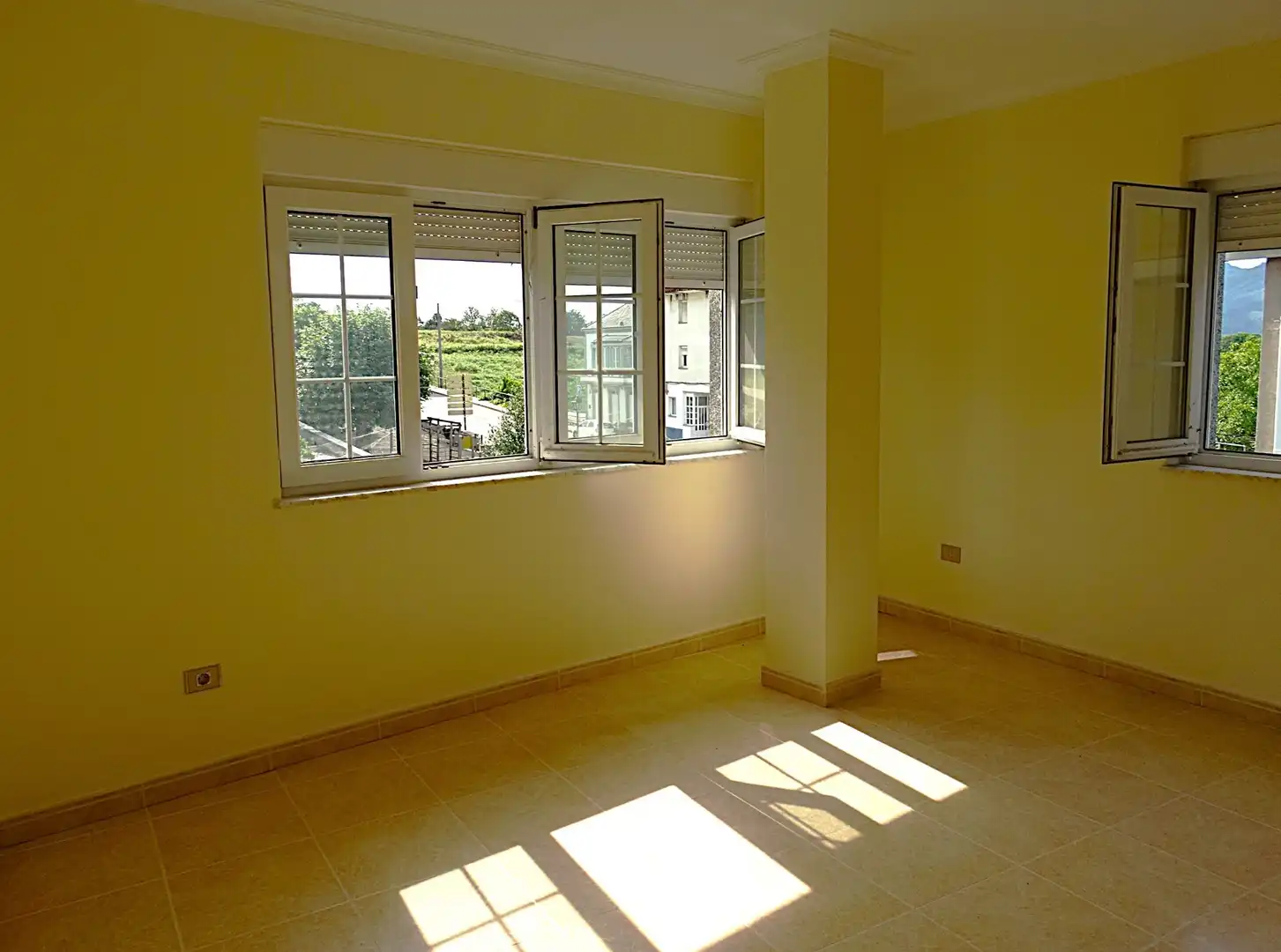 Houses for sale in O Valadouro    with Terrace