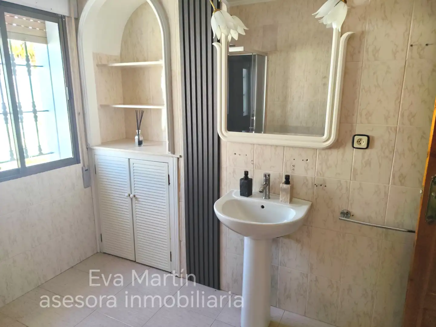 Baño de Casa o chalet de alquiler en Montequinto con Aire acondicionado, Calefacción y Jardín privado